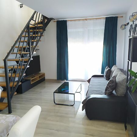 Apartmani Mira Нин Екстериор снимка
