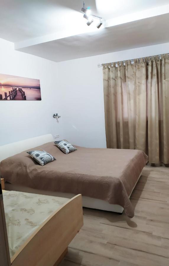 Apartmani Mira Нин Екстериор снимка