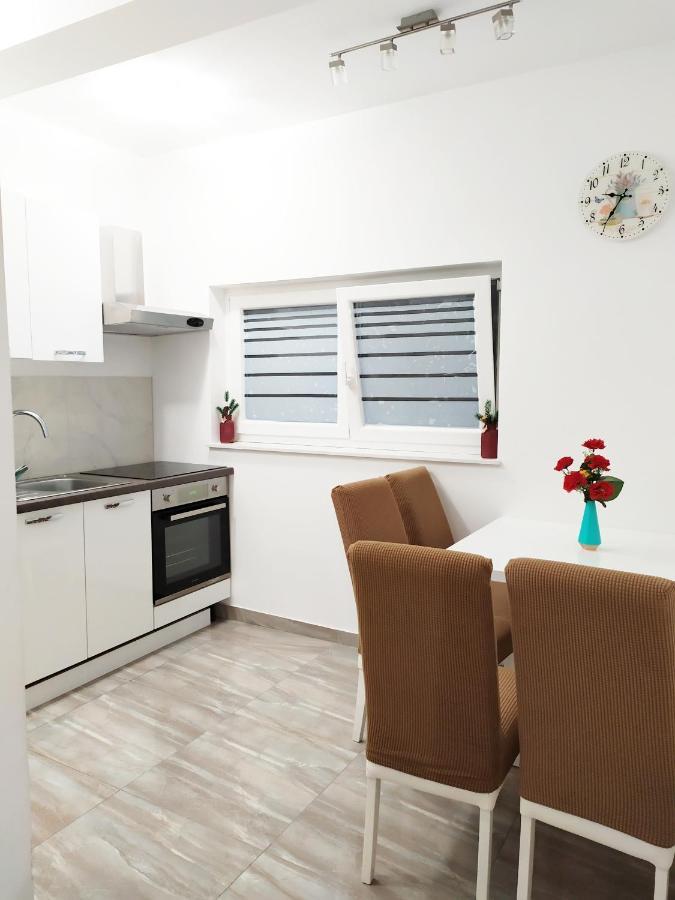 Apartmani Mira Нин Екстериор снимка