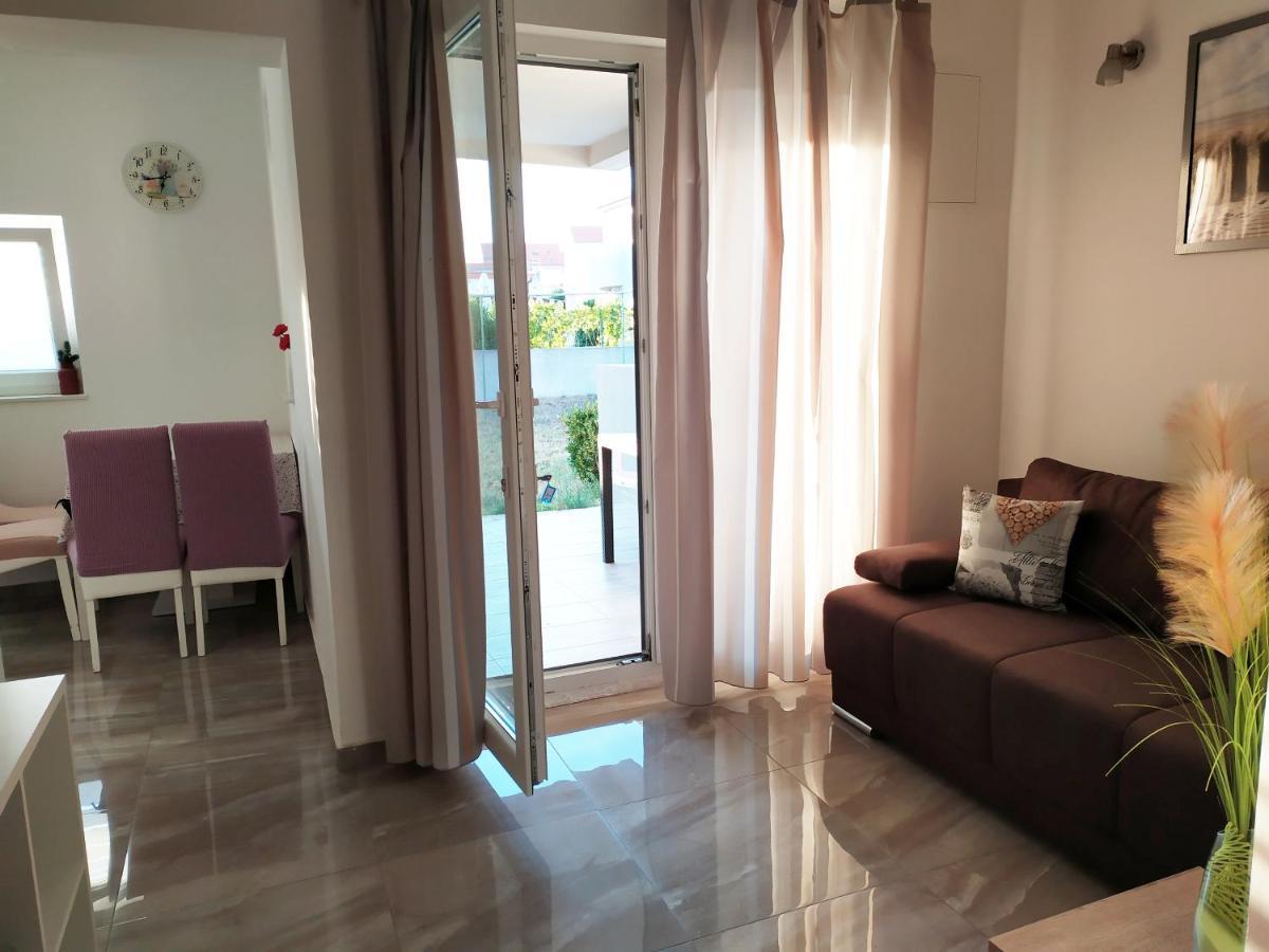 Apartmani Mira Нин Екстериор снимка