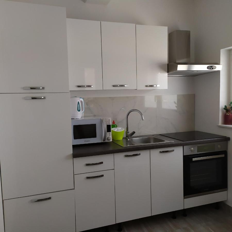 Apartmani Mira Нин Екстериор снимка
