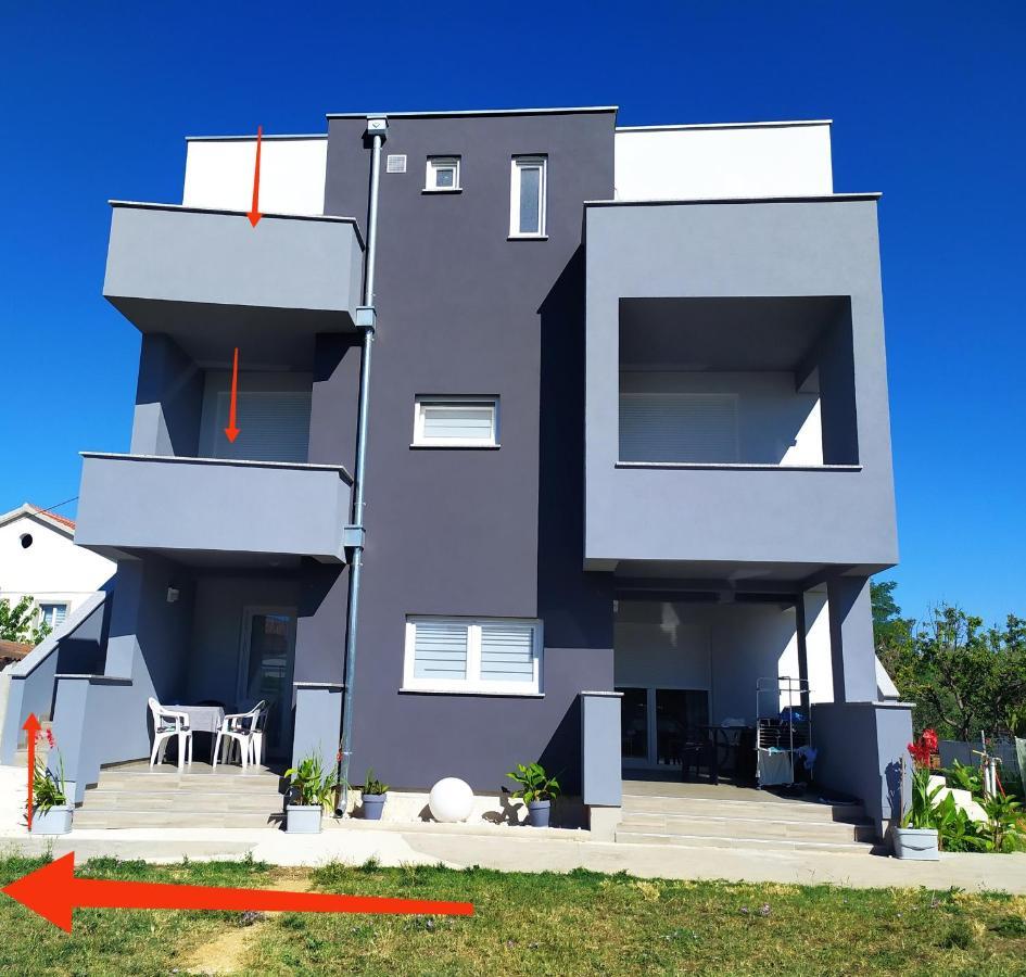 Apartmani Mira Нин Екстериор снимка