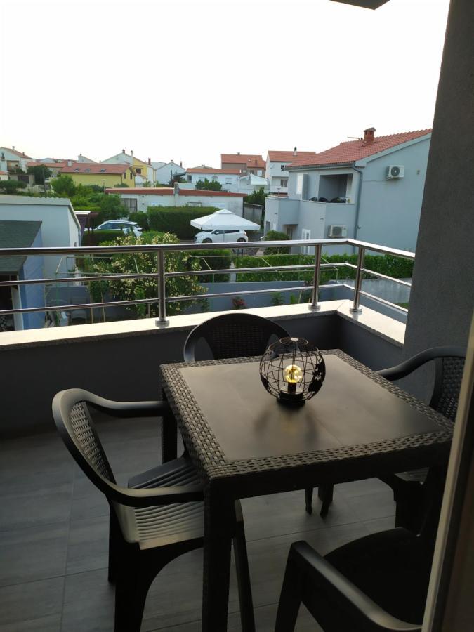 Apartmani Mira Нин Екстериор снимка