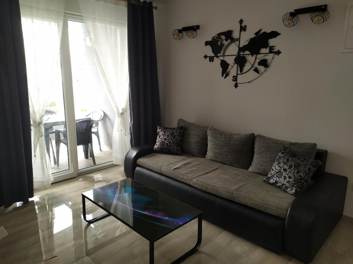 Apartmani Mira Нин Екстериор снимка