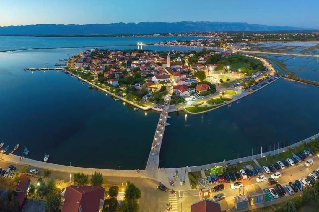 Apartmani Mira Нин Екстериор снимка